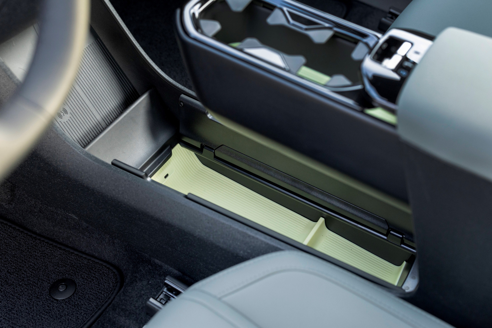 SMALL_339603_Volvo_EX30_Cross_Country_interior